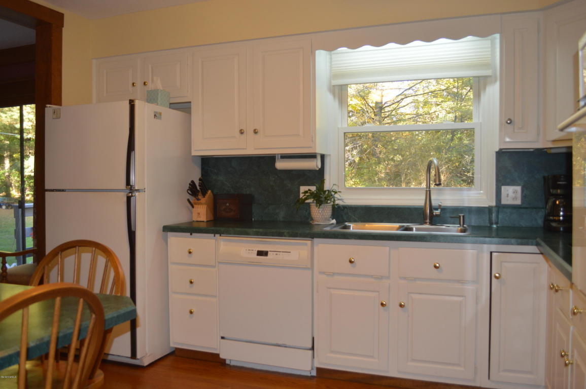 34 Leona Dr, Pittsfield, MA 01201