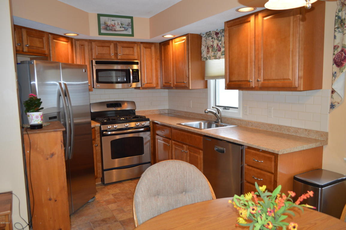 26 Walden Ln, Pittsfield, MA 01201