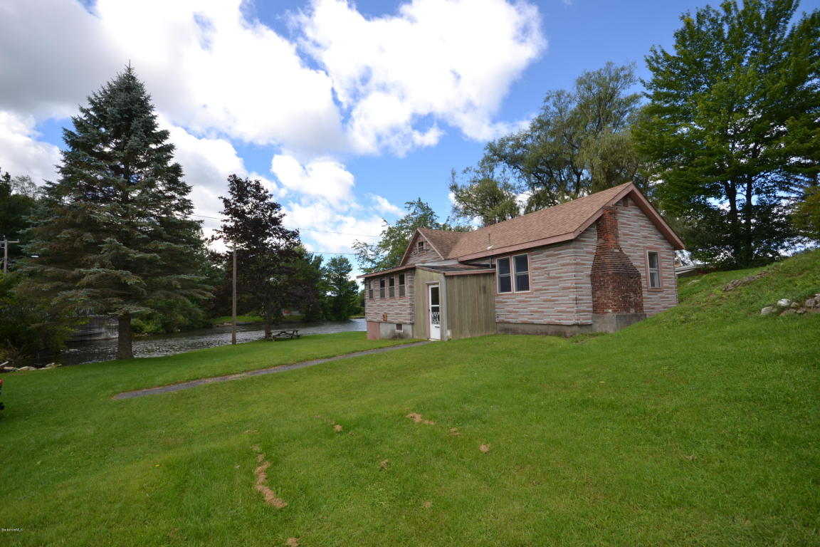 627 Lakeway Dr, Pittsfield, MA 01201