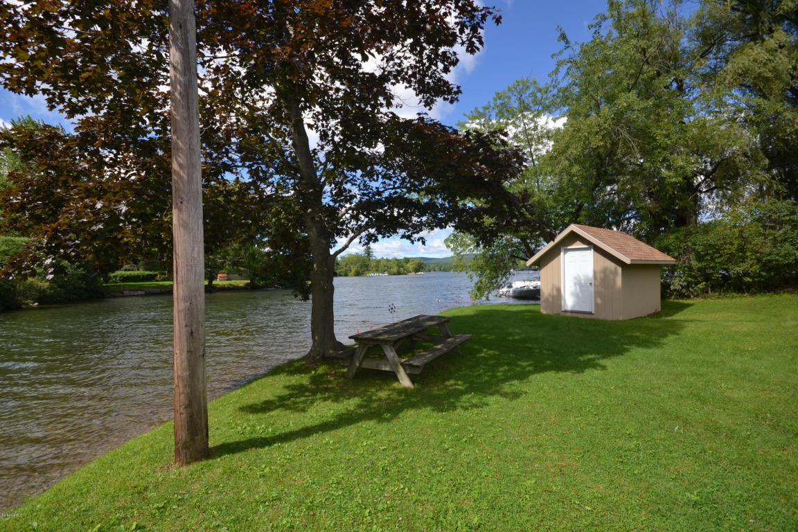 627 Lakeway Dr, Pittsfield, MA 01201