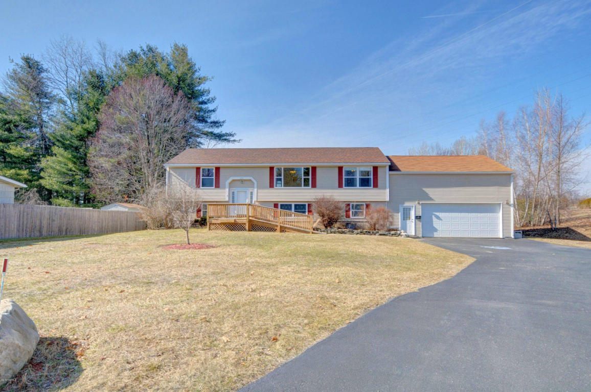 179 Maple Grove Dr, Pittsfield, MA 01201