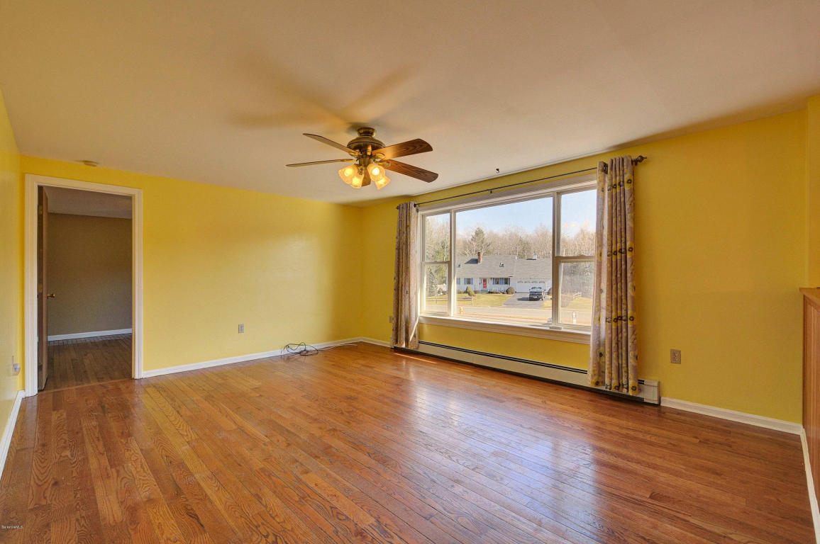 179 Maple Grove Dr, Pittsfield, MA 01201