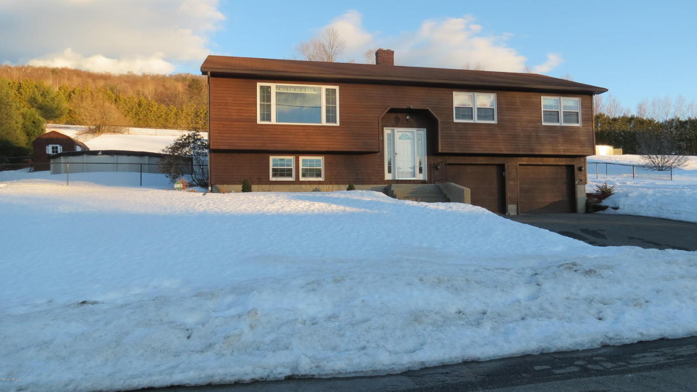 8 Country Rd, Adams, MA 01220