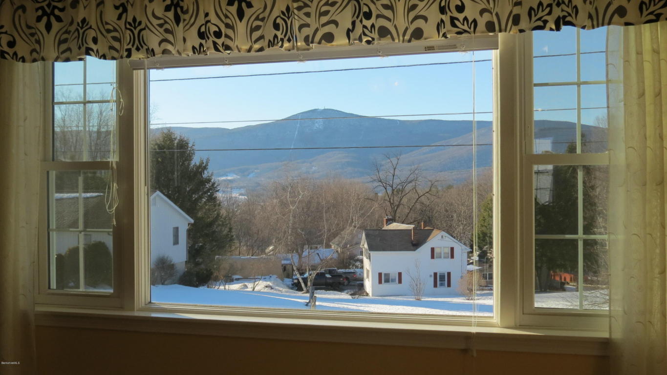 8 Country Rd, Adams, MA 01220