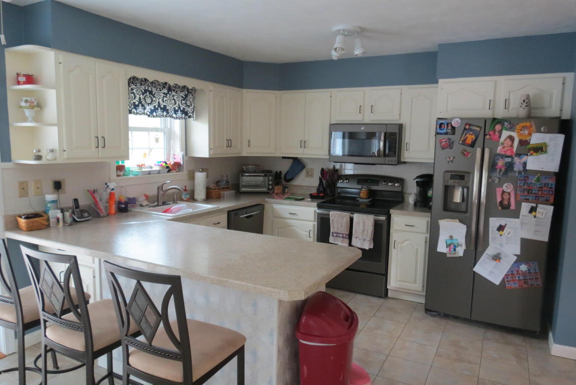 8 Country Rd, Adams, MA 01220