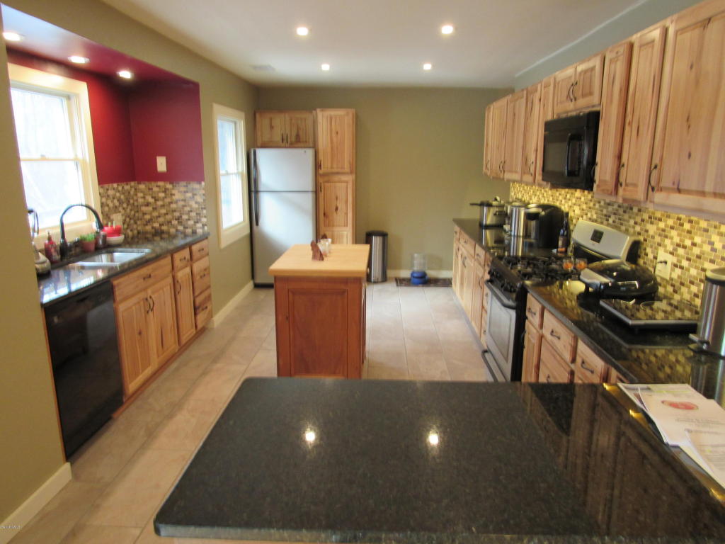 85 Fred Snow Rd, Becket, MA 01223