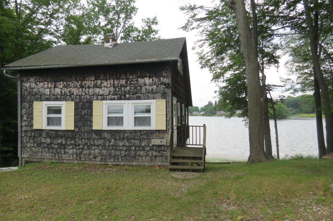 128 Lake Shore Dr, Cheshire, MA 01225