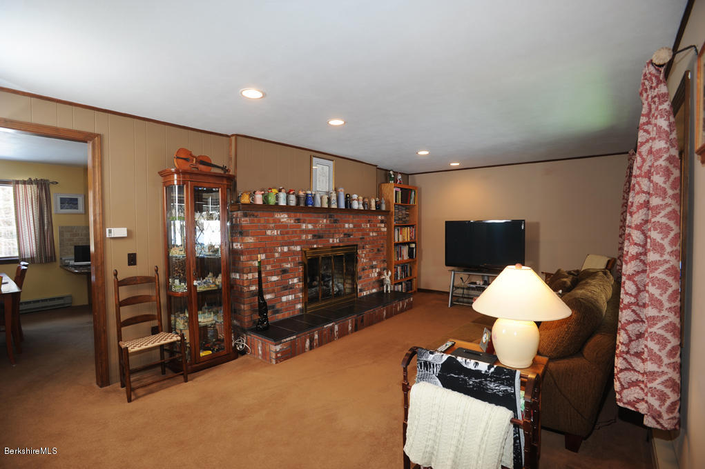 250 Ingalls Rd, Cheshire, MA 01225