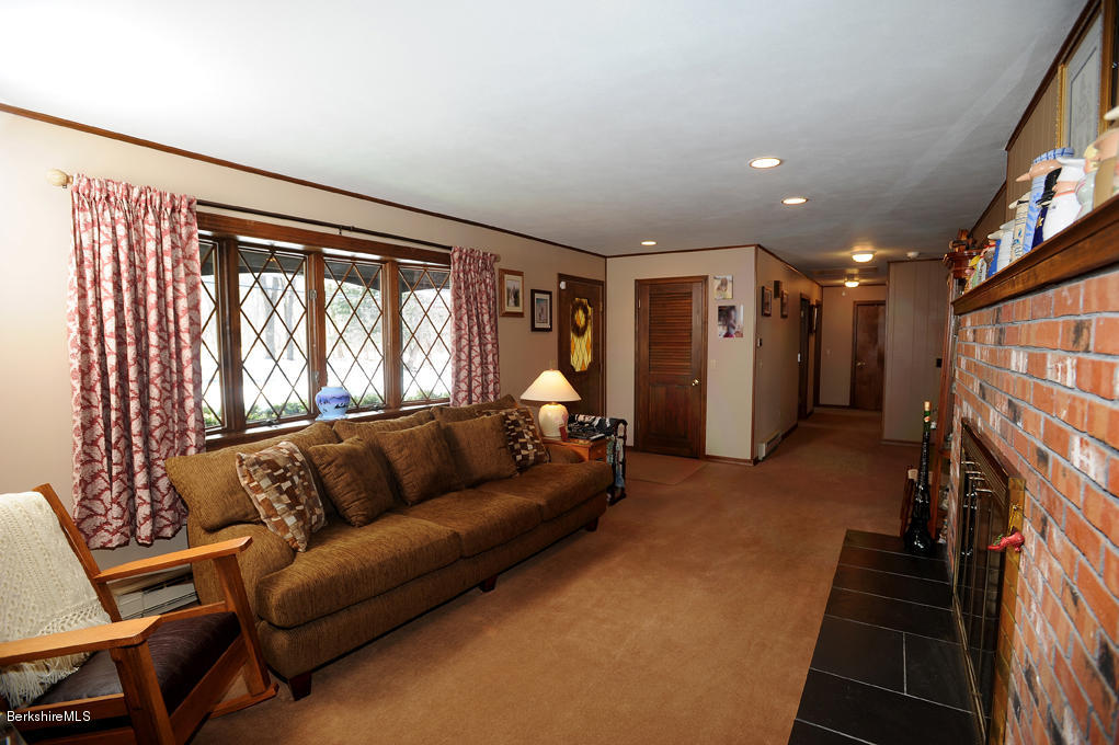 250 Ingalls Rd, Cheshire, MA 01225