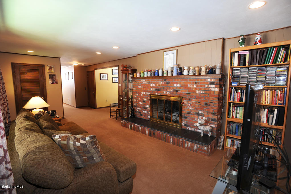250 Ingalls Rd, Cheshire, MA 01225