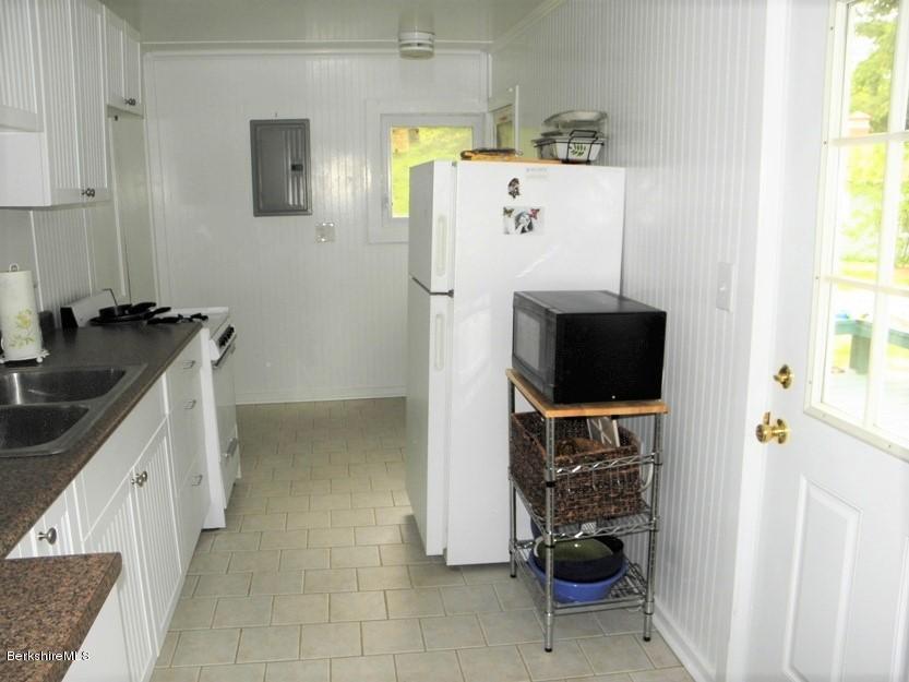 53 LAWRENCE Ave, New Marlborough, MA 01230