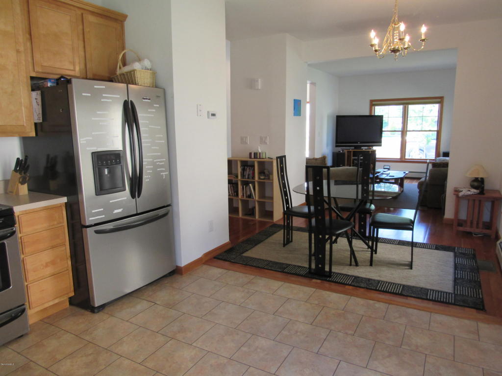 8 Stanley Dr, Great Barrington, MA 01230