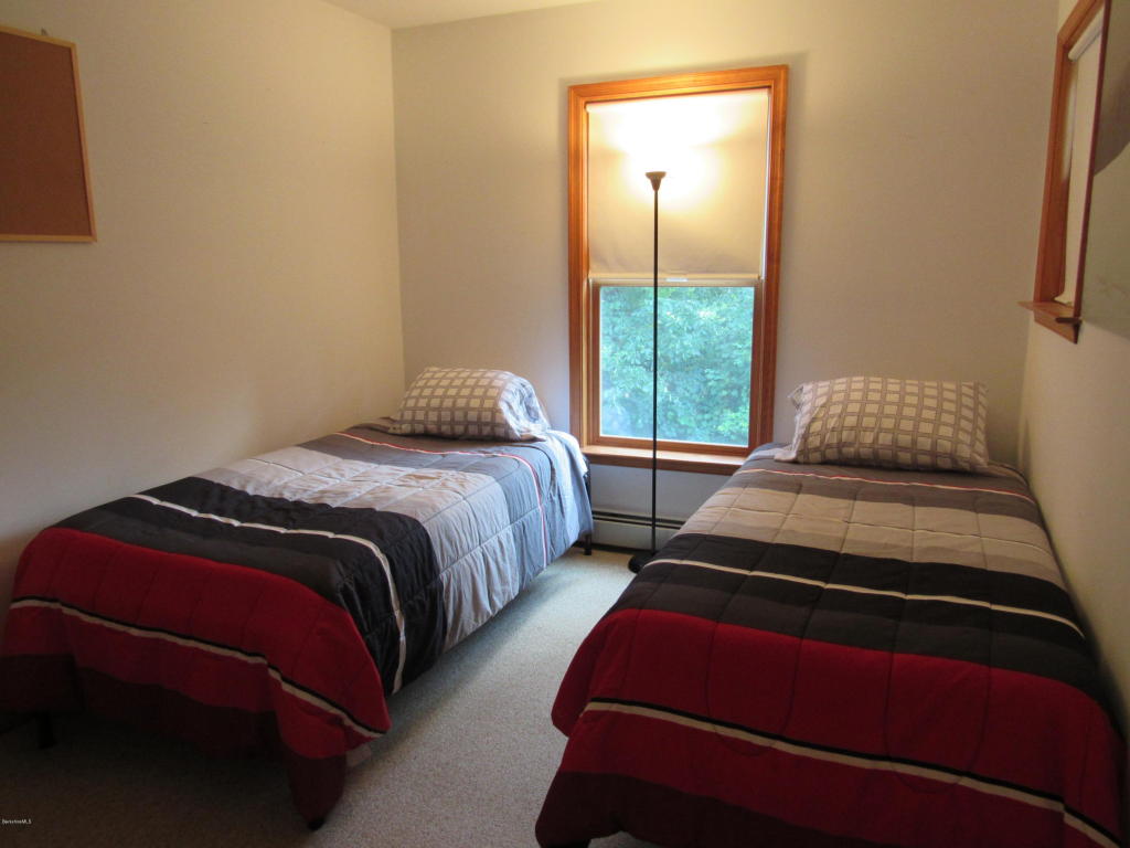 8 Stanley Dr, Great Barrington, MA 01230