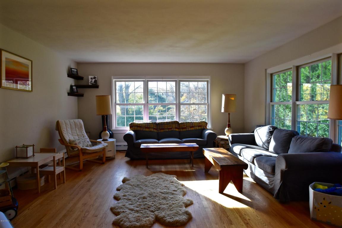 10 FAIRVIEW Rd, Great Barrington, MA 01230
