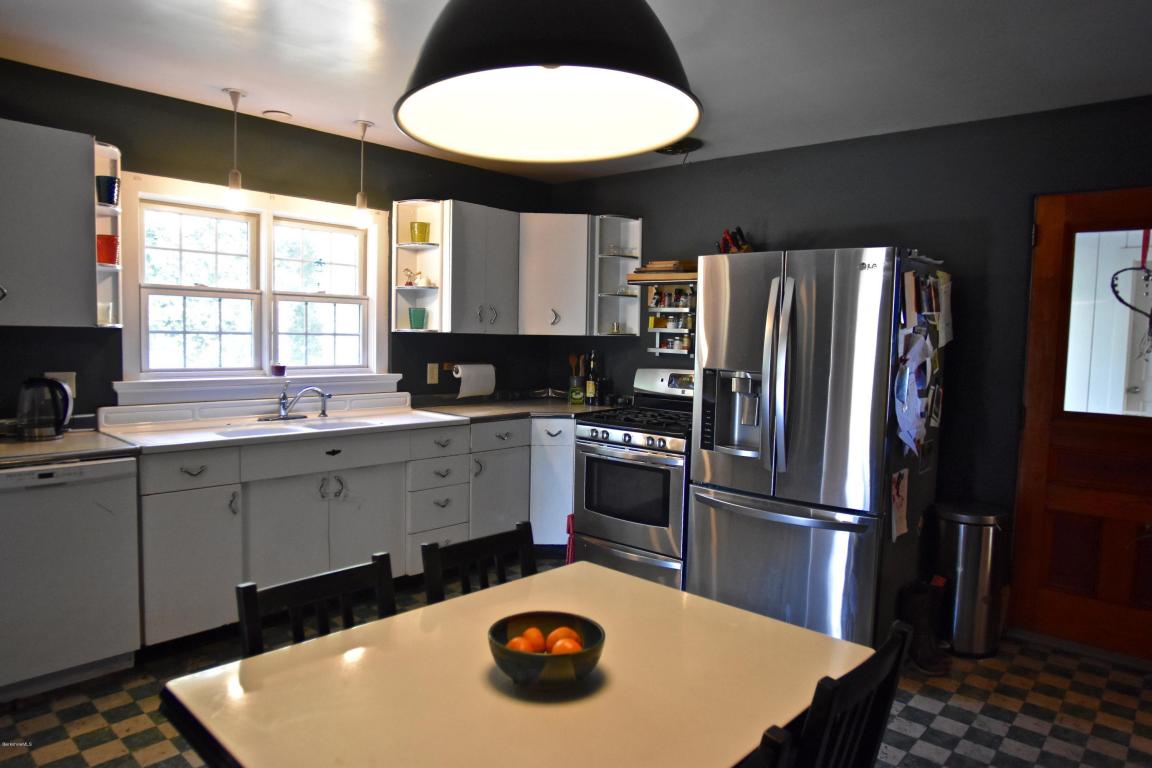 10 FAIRVIEW Rd, Great Barrington, MA 01230