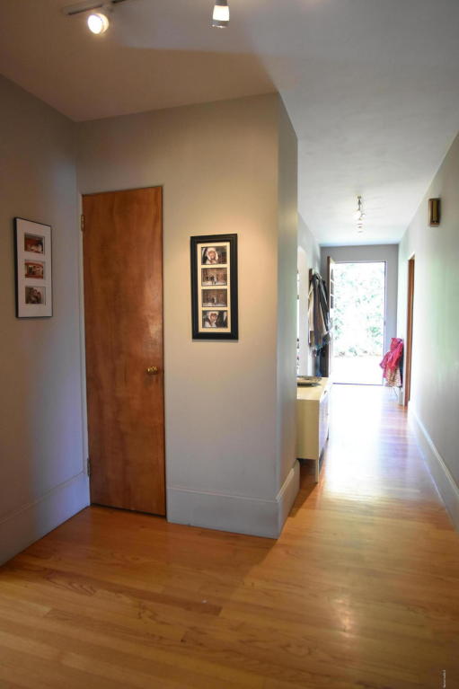 10 FAIRVIEW Rd, Great Barrington, MA 01230