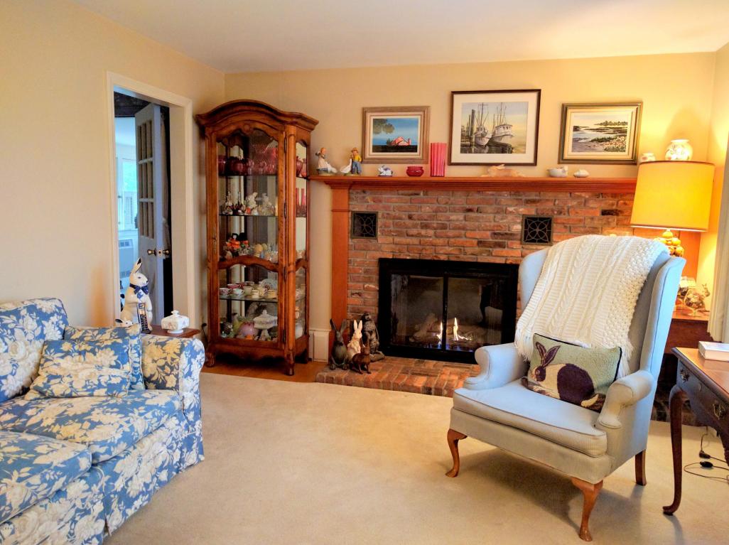 115 Davis St, Lee, MA 01238