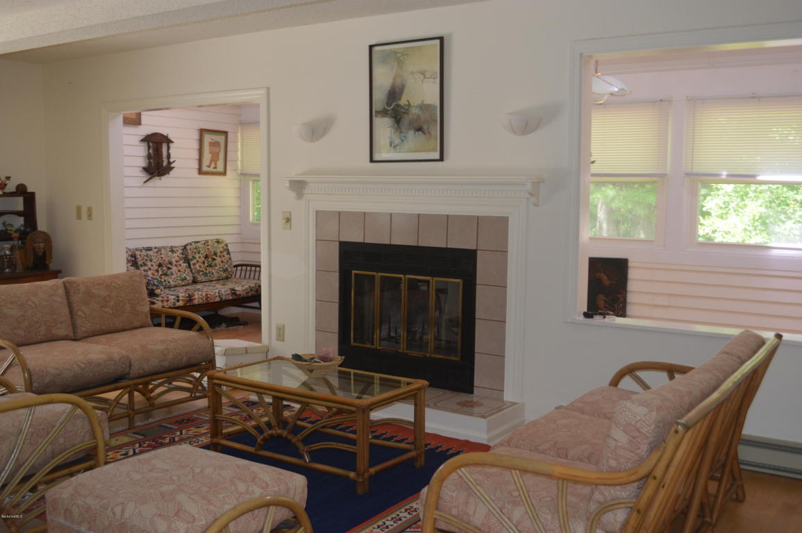 880 East St, Lee, MA 01238