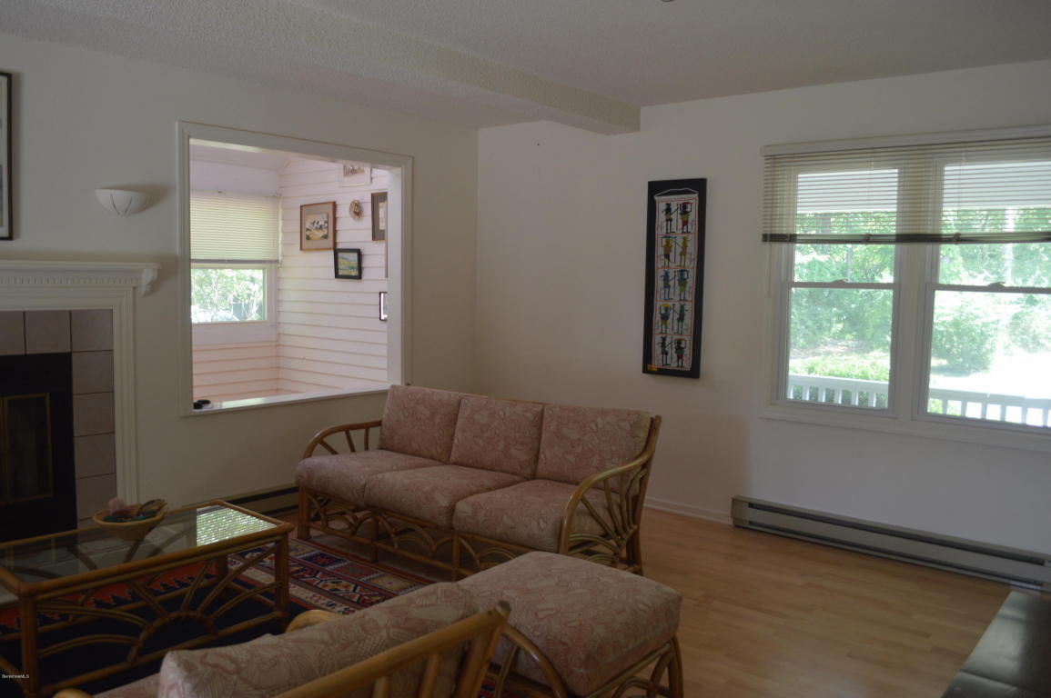 880 East St, Lee, MA 01238