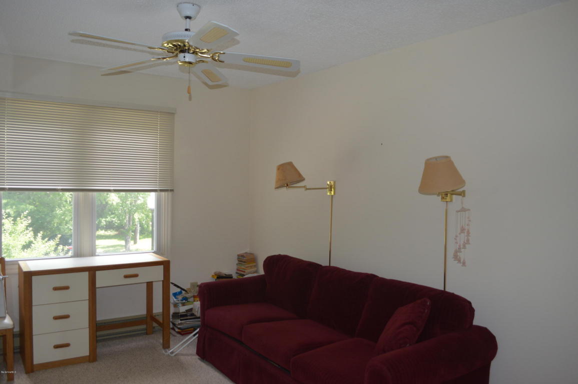 880 East St, Lee, MA 01238