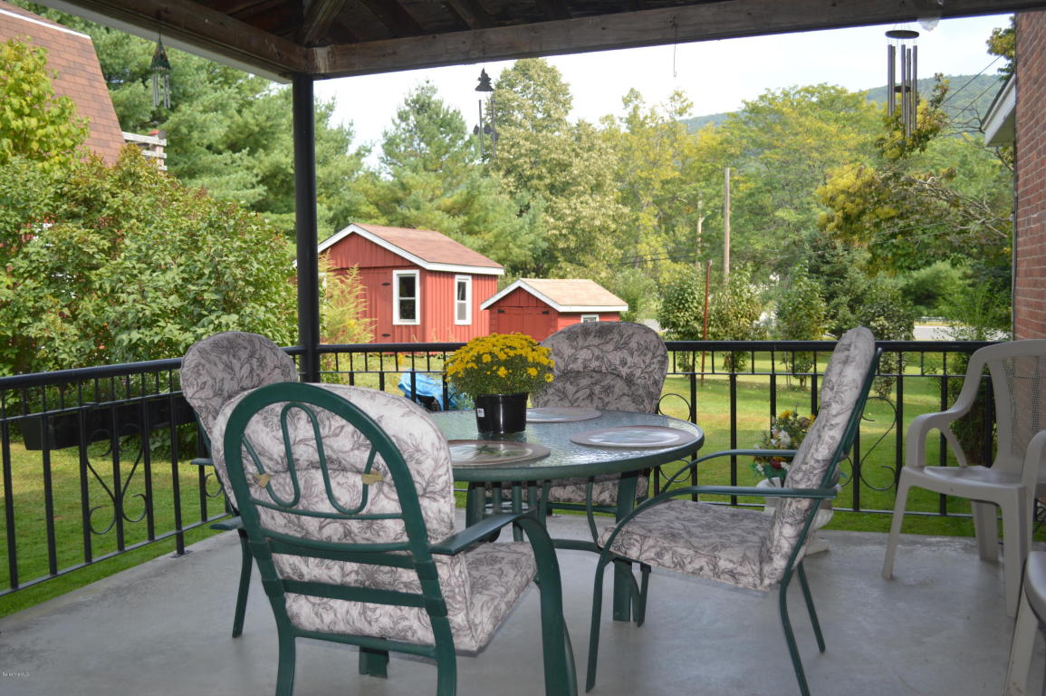 660 Marble St, Lee, MA 01238