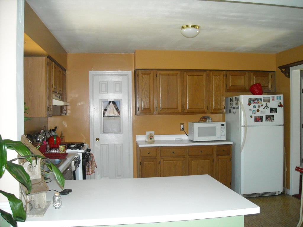 104 Bradley St, Lee, MA 01238