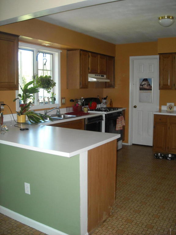 104 Bradley St, Lee, MA 01238