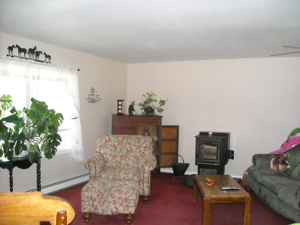 104 Bradley St, Lee, MA 01238