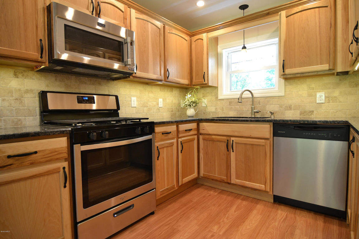 115 Prospect St, Lee, MA 01238