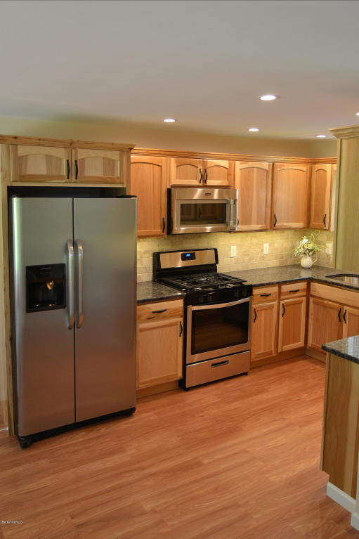115 Prospect St, Lee, MA 01238