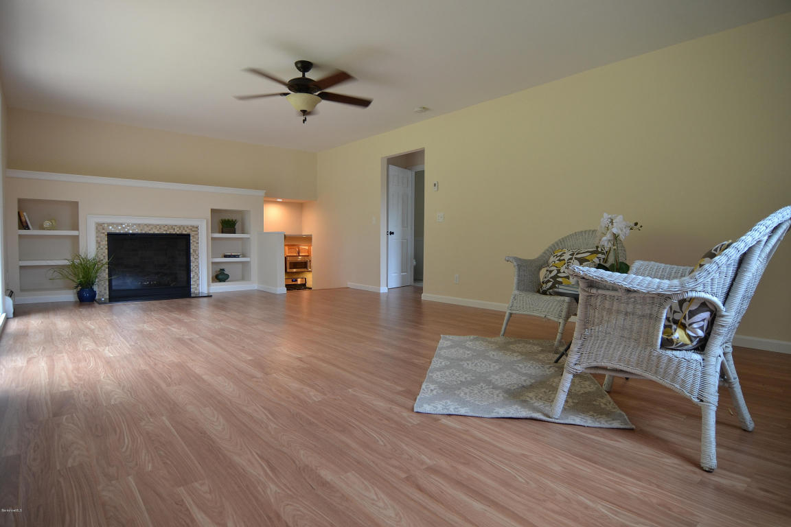 115 Prospect St, Lee, MA 01238