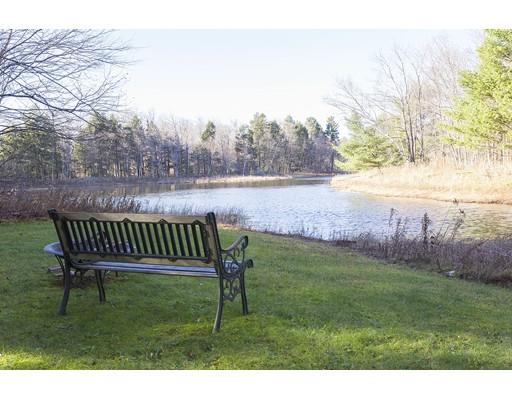 569 Long Bow Ln W, Becket, MA 01253