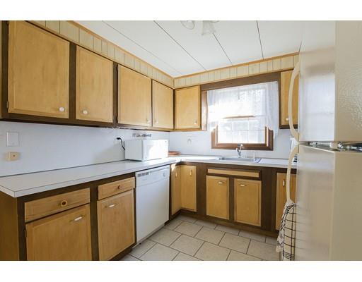 569 Long Bow Ln W, Becket, MA 01253
