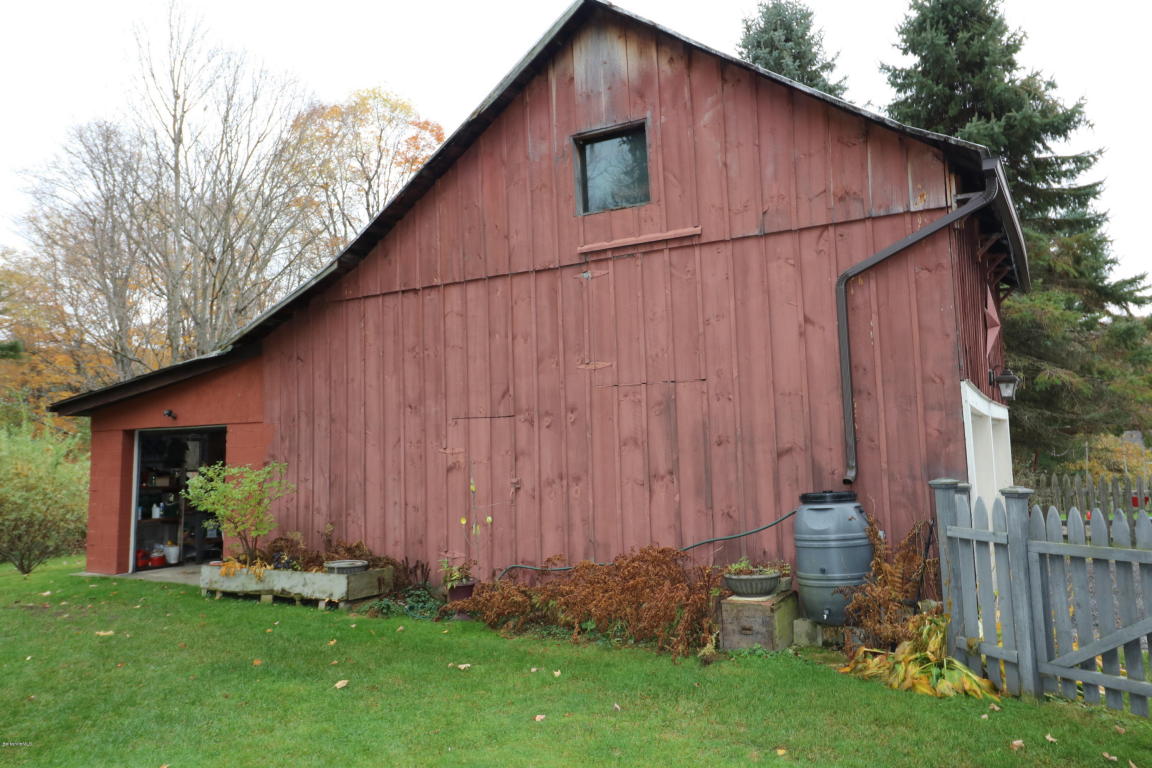2801 State Rd, Richmond, MA 01254