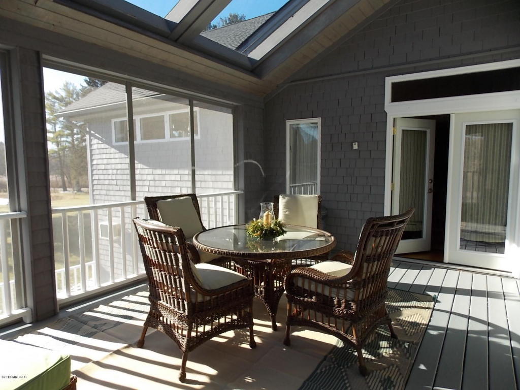 2 Wallace Rd, Stockbridge, MA 01262