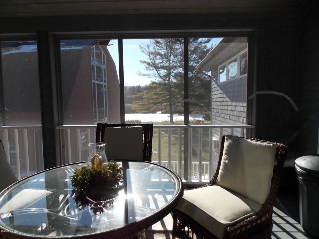 2 Wallace Rd, Stockbridge, MA 01262