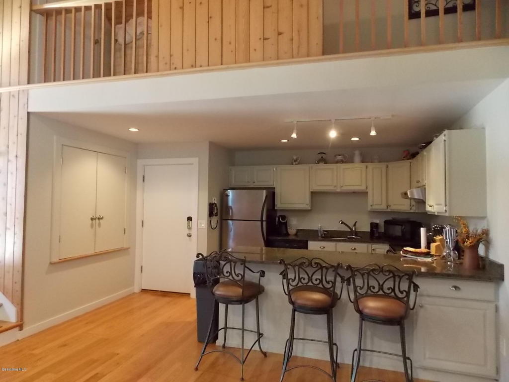 2 Wallace Rd, Stockbridge, MA 01262