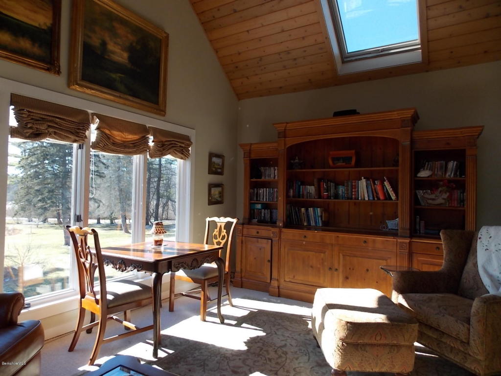 2 Wallace Rd, Stockbridge, MA 01262