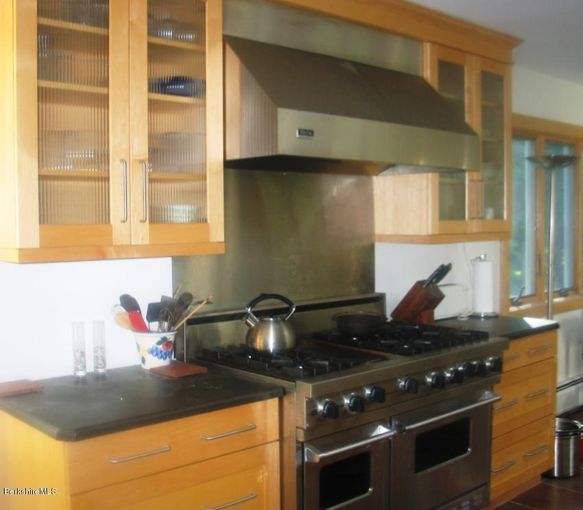 47 Stratton Rd, Williamstown, MA 01267
