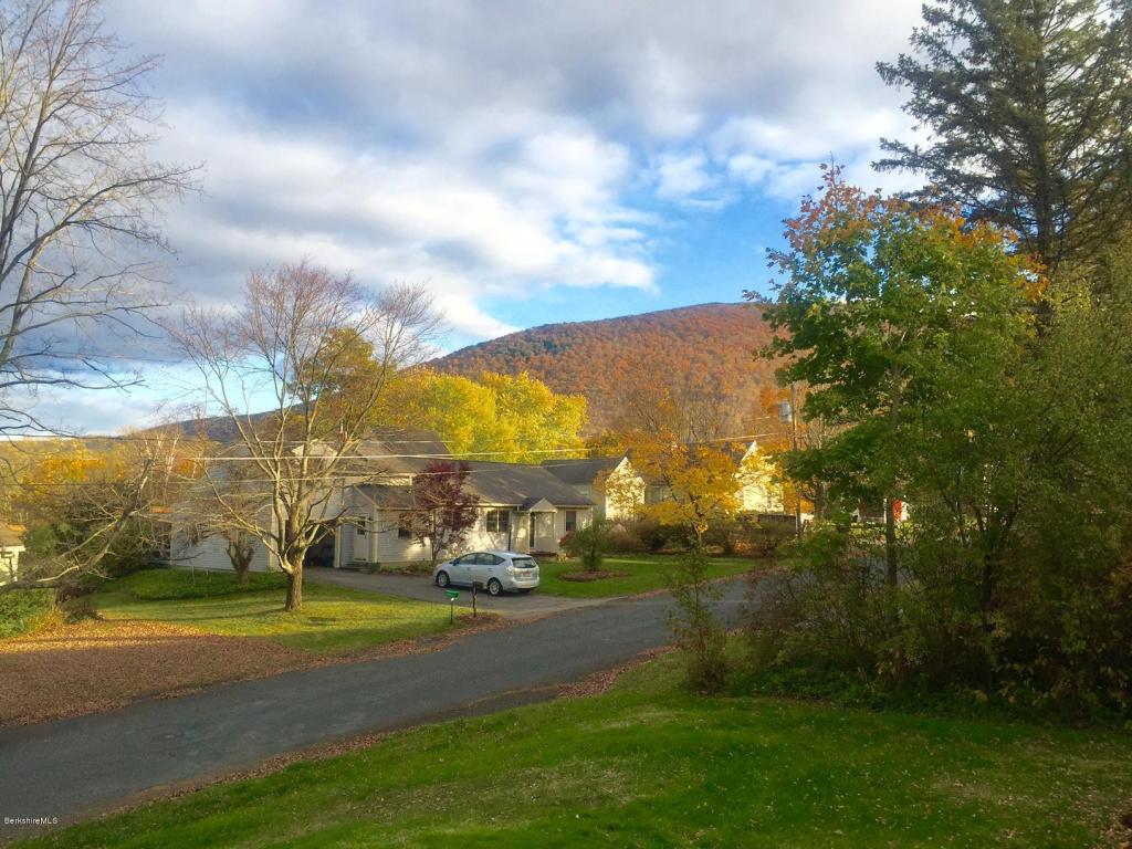 25 Elliott Dr, Williamstown, MA 01267