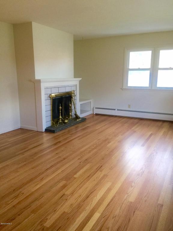 25 Elliott Dr, Williamstown, MA 01267