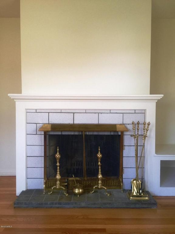 25 Elliott Dr, Williamstown, MA 01267