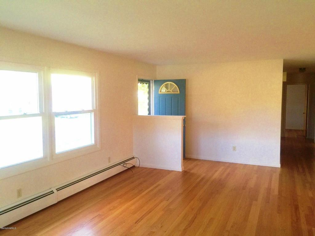 25 Elliott Dr, Williamstown, MA 01267