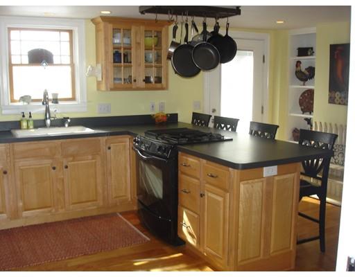 7 Grove St, Ayer, MA 01432