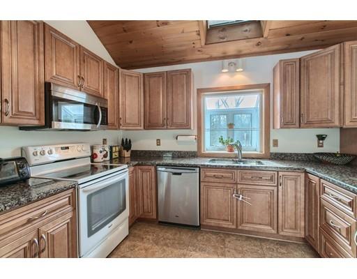 27 Streeter Rd, Hubbardston, MA 01452