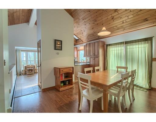 27 Streeter Rd, Hubbardston, MA 01452