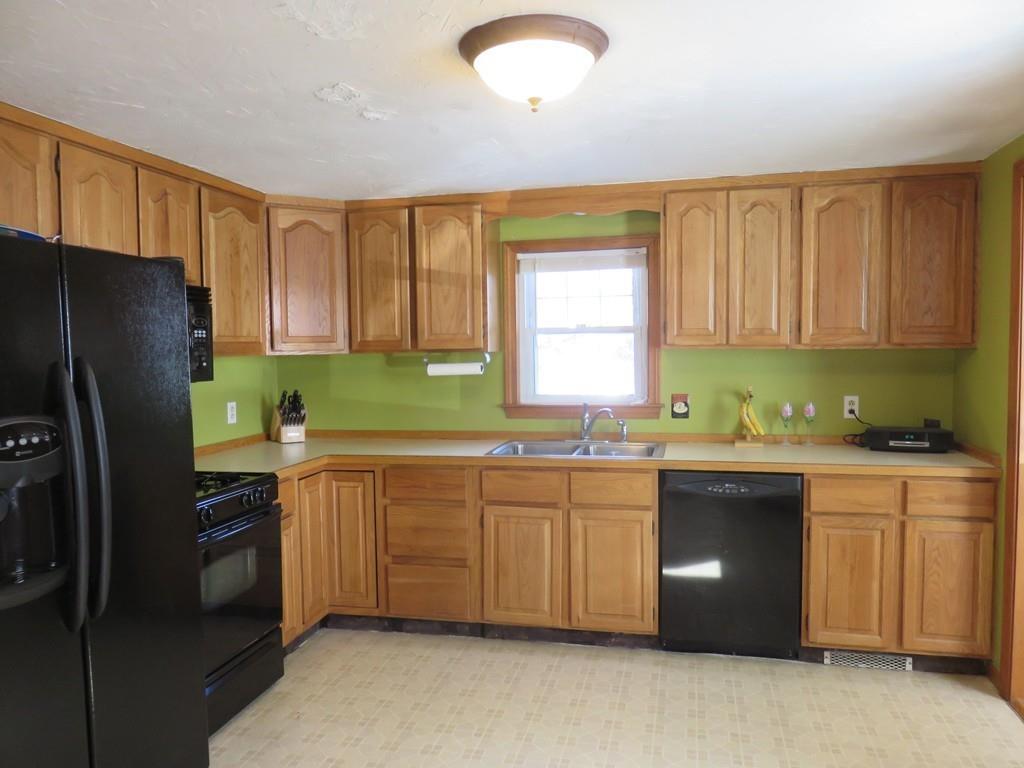 18Hickory Rd, Leominster, MA 01453