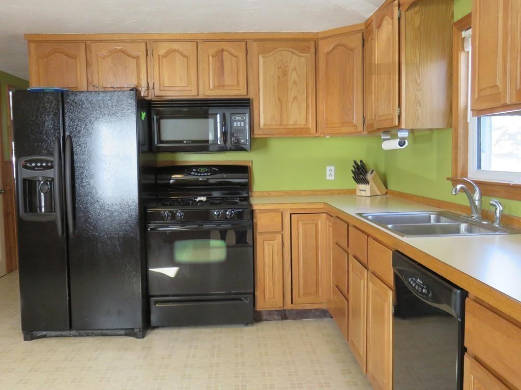 18Hickory Rd, Leominster, MA 01453