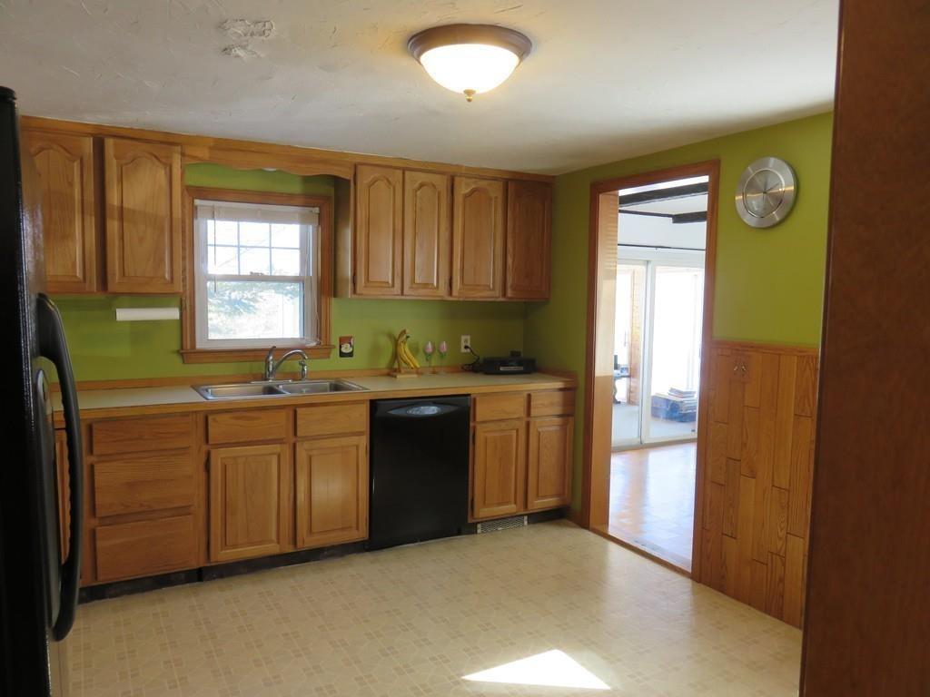 18Hickory Rd, Leominster, MA 01453