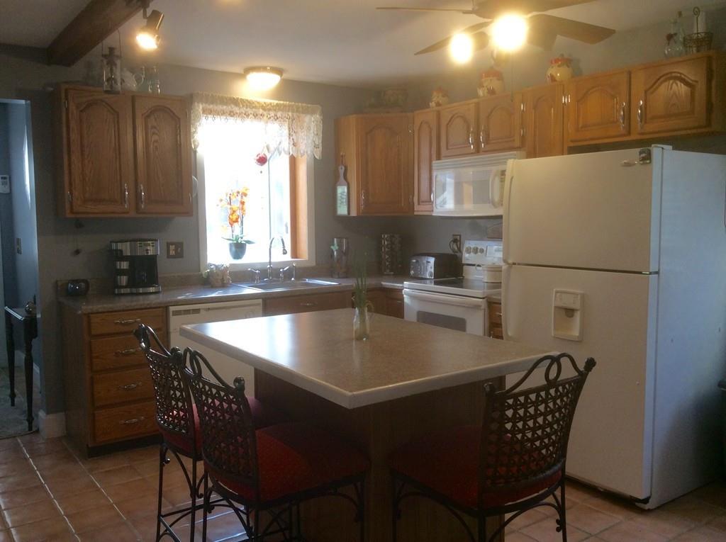 650Rathbun St, Blackstone, MA 01504
